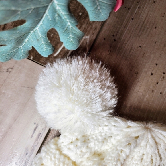 C.C. Baby Cream Colored Knit Pom Pom Beanie Winter Hat 100% Acrylic - Picture 3 of 8